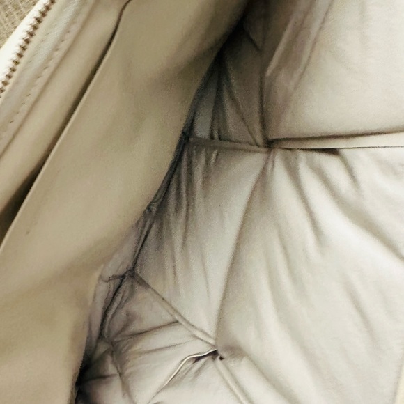 BOTTEGA VENETA PILLOW CLUTCH - Picture 4 of 8